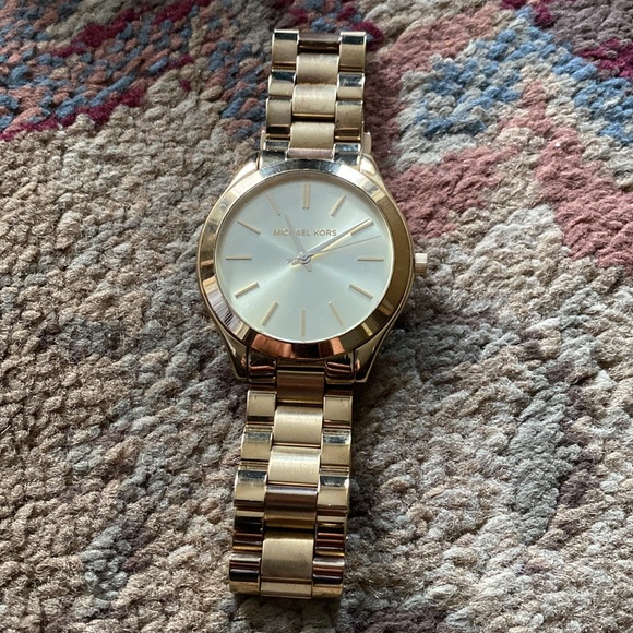 Michael Kors MK 3179 Slim Runway Goldtone SS Oversized Unisex Analog Wristwatch. - Picture 4 of 16